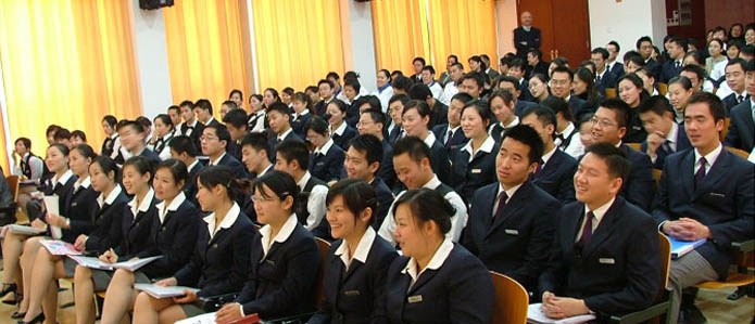 我们的课程旨在培养学生成为合格的酒店管理专业毕业生。人性文化的赞赏以及对技术如何影响人生活环境的认知，帮助其成为未来酒店业的高层管理人员。
