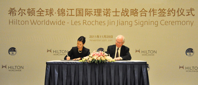 2011年11月29日,希尔顿全球与锦江国际理诺士酒店管理学院签署战略合作协议, 旨在为迅速扩张的中国酒店业培养人才。