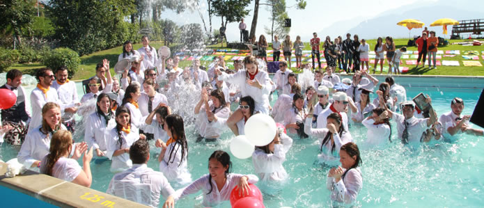 上海锦江国际理诺士酒店管理专修学院。据TNS公司2010年对国际酒店人事经理的抽样调查:在国际职业生涯前景方面,锦江理诺士位列国内酒店管理院校之首。